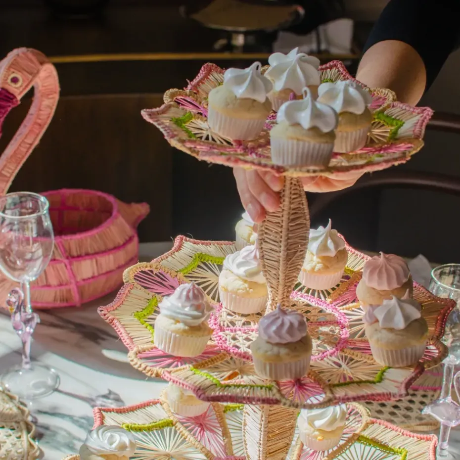 Placemats|Bizatino Collection*Mercedes Salazar El sueño Cake Holder